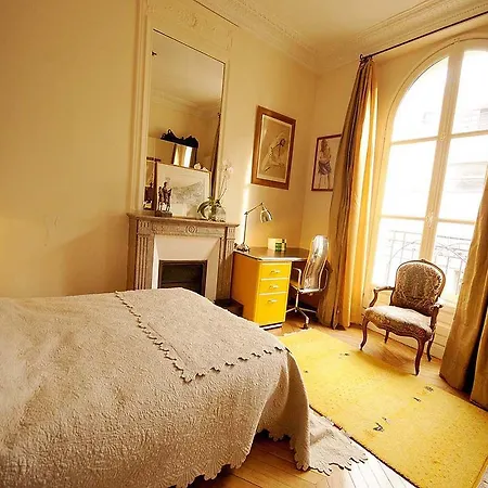 Boulevard Raspail Apartment