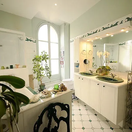 Boulevard Raspail Apartment