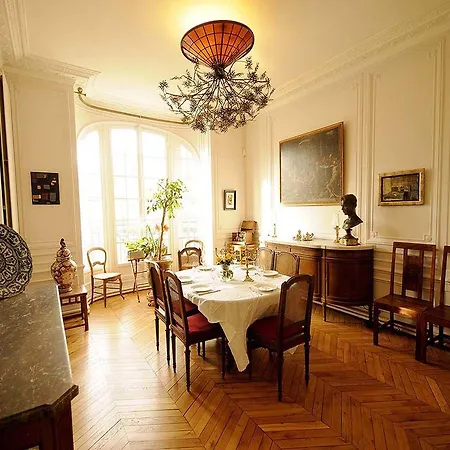 Boulevard Raspail Apartment
